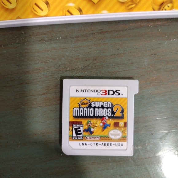 Nintendo New Super Mario Bros 2 game for the 3DS. - Picture 4 of 9
